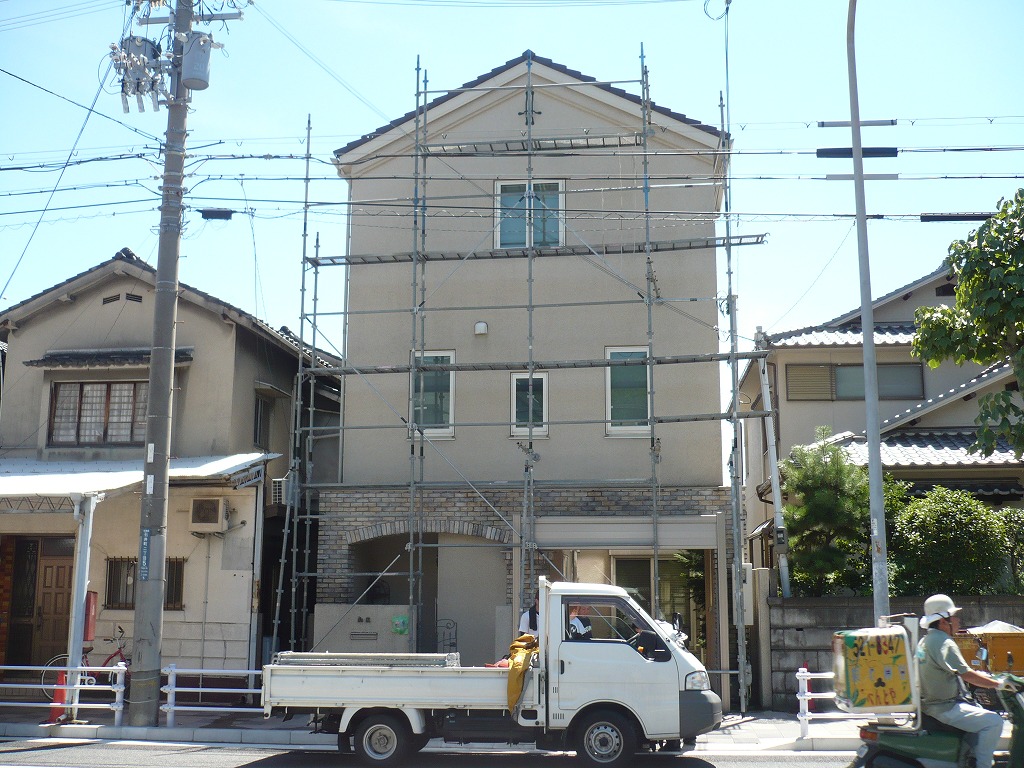 3階建ての住宅の洗浄